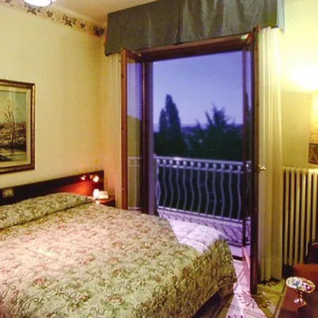 In With Balcony Or Terrace شقة *